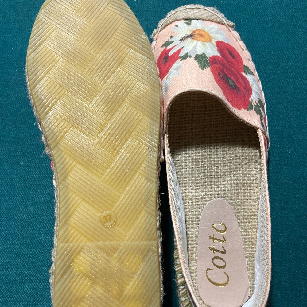 Cotto canvas salmon floral espadrilles sz 6.5. New without tags.